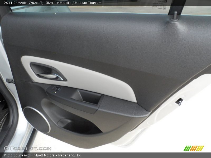 Silver Ice Metallic / Medium Titanium 2011 Chevrolet Cruze LT
