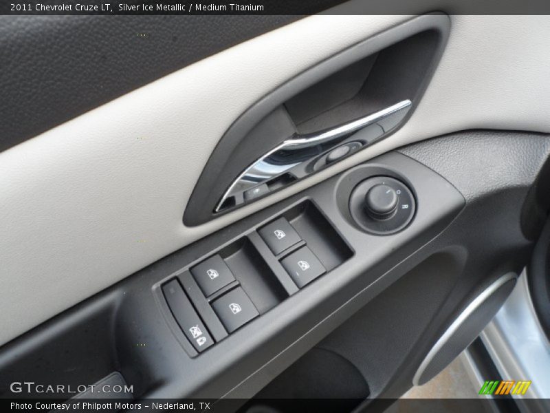 Silver Ice Metallic / Medium Titanium 2011 Chevrolet Cruze LT