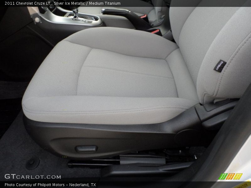 Silver Ice Metallic / Medium Titanium 2011 Chevrolet Cruze LT