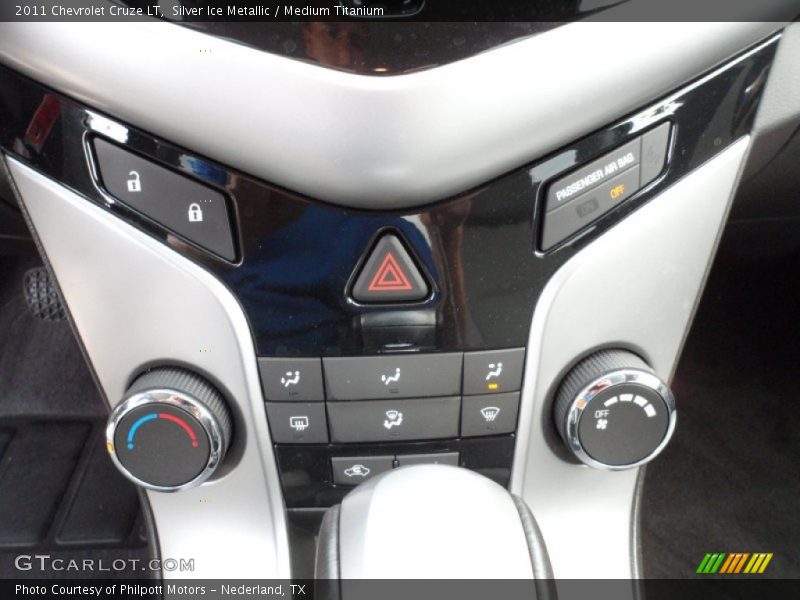 Silver Ice Metallic / Medium Titanium 2011 Chevrolet Cruze LT