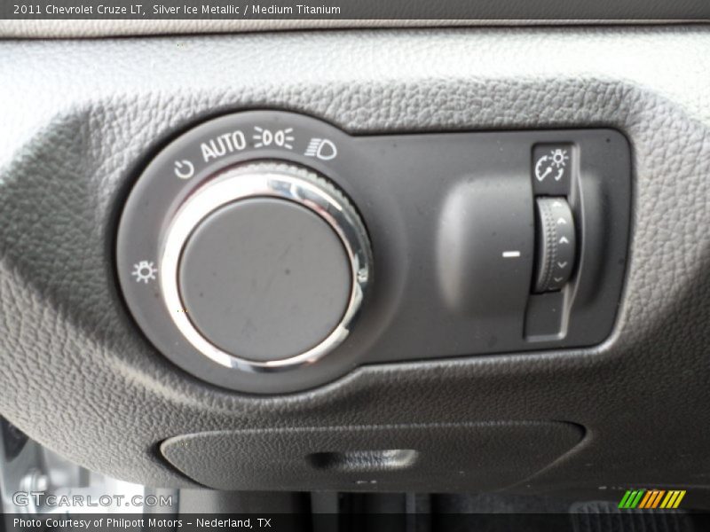 Silver Ice Metallic / Medium Titanium 2011 Chevrolet Cruze LT