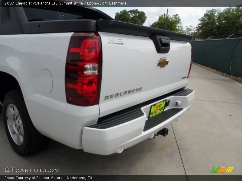 Summit White / Ebony/Light Cashmere 2007 Chevrolet Avalanche LT