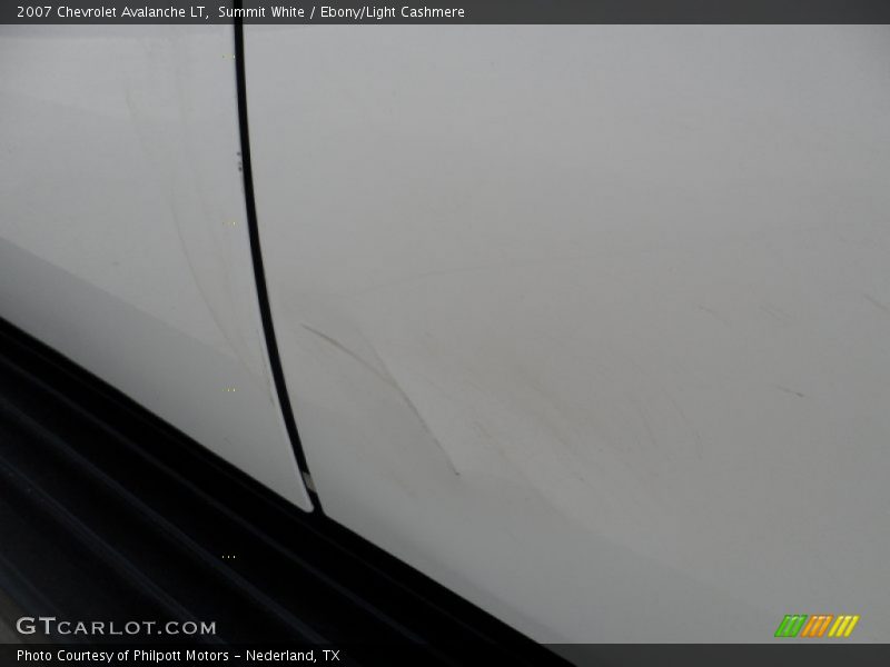 Summit White / Ebony/Light Cashmere 2007 Chevrolet Avalanche LT