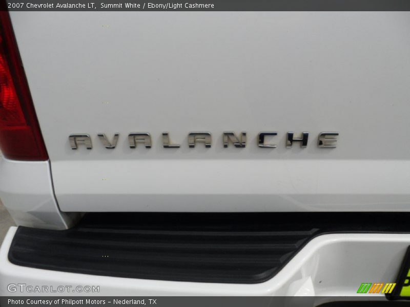 Summit White / Ebony/Light Cashmere 2007 Chevrolet Avalanche LT