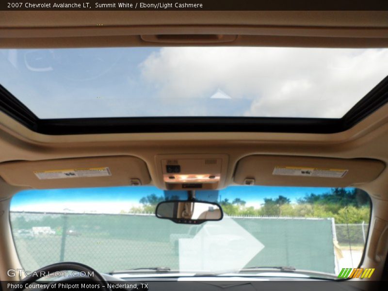 Summit White / Ebony/Light Cashmere 2007 Chevrolet Avalanche LT