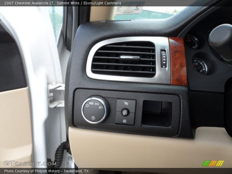 Summit White / Ebony/Light Cashmere 2007 Chevrolet Avalanche LT