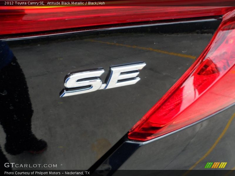 Attitude Black Metallic / Black/Ash 2012 Toyota Camry SE