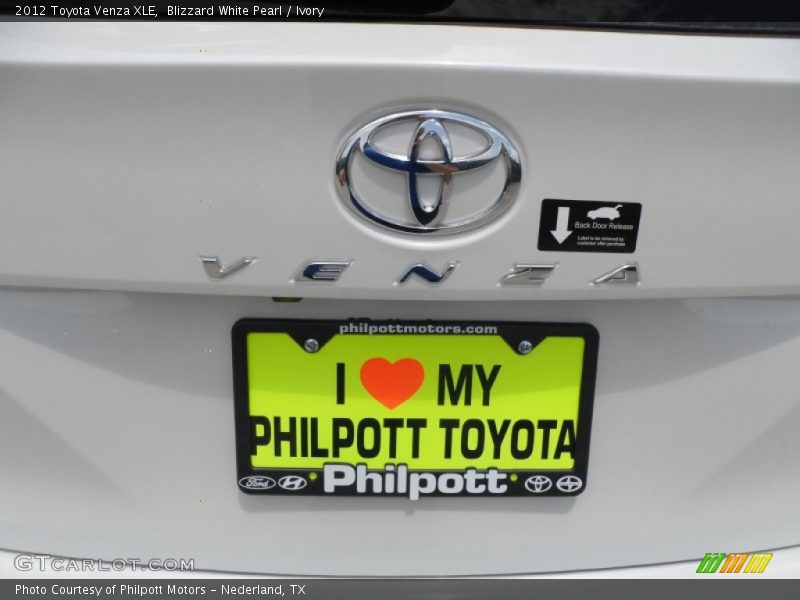 Blizzard White Pearl / Ivory 2012 Toyota Venza XLE