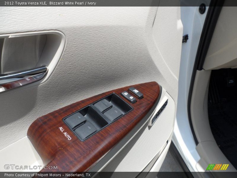 Blizzard White Pearl / Ivory 2012 Toyota Venza XLE
