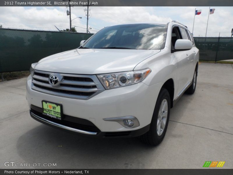 Blizzard White Pearl / Ash 2012 Toyota Highlander SE