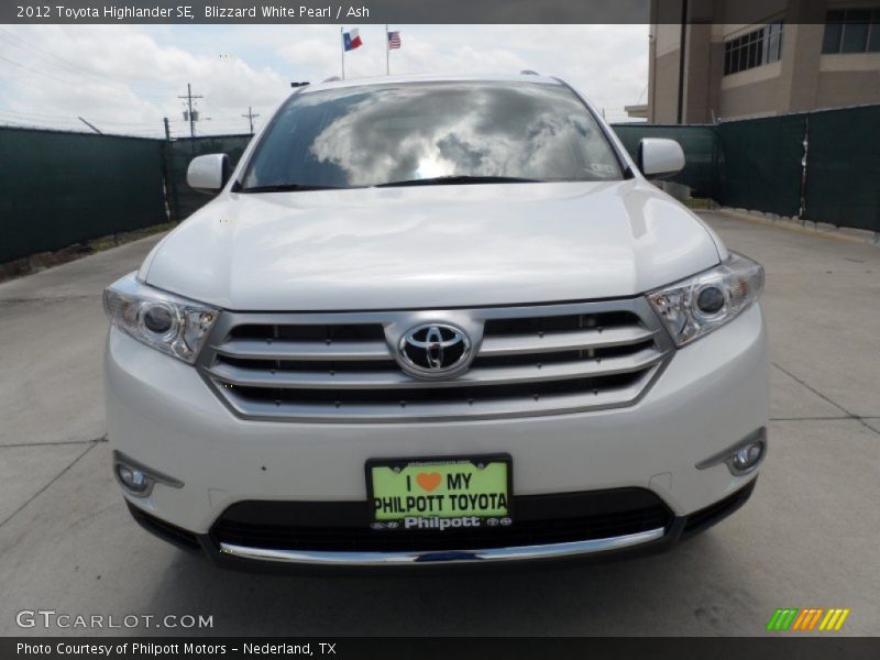Blizzard White Pearl / Ash 2012 Toyota Highlander SE