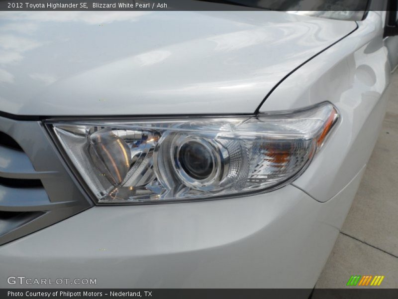 Blizzard White Pearl / Ash 2012 Toyota Highlander SE