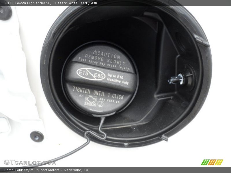 Blizzard White Pearl / Ash 2012 Toyota Highlander SE