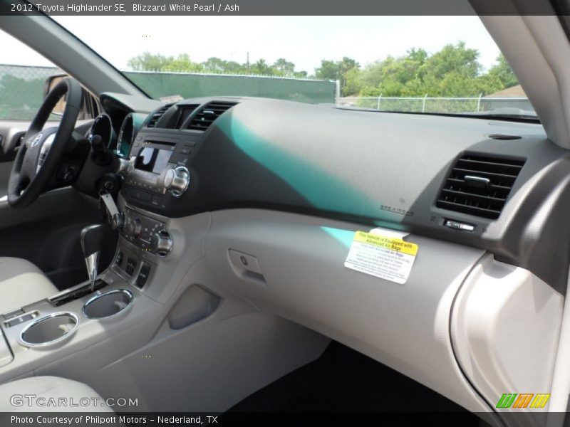 Blizzard White Pearl / Ash 2012 Toyota Highlander SE