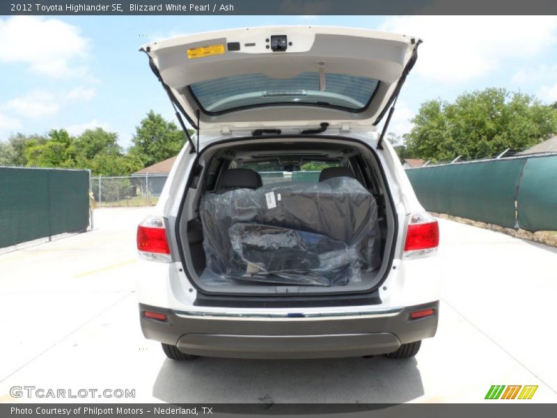 Blizzard White Pearl / Ash 2012 Toyota Highlander SE