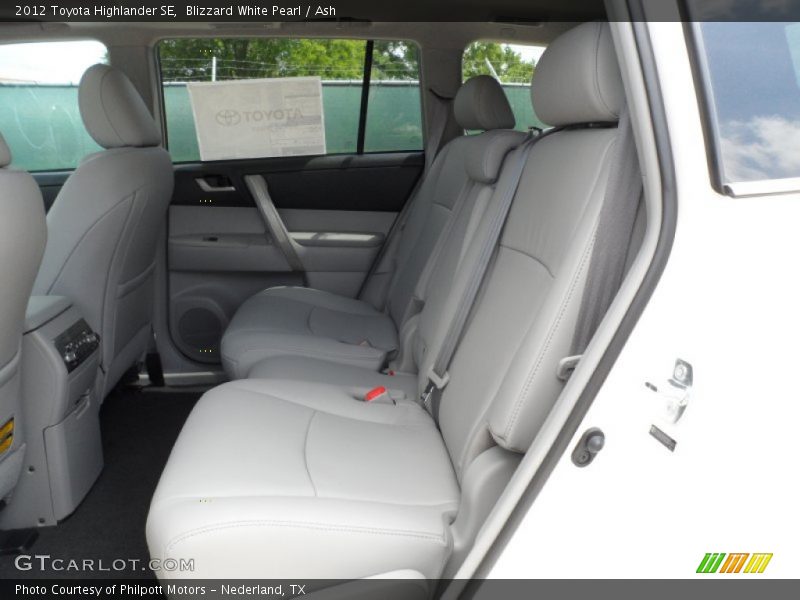 Blizzard White Pearl / Ash 2012 Toyota Highlander SE