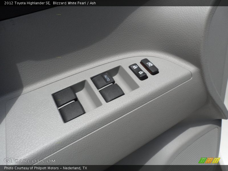 Blizzard White Pearl / Ash 2012 Toyota Highlander SE