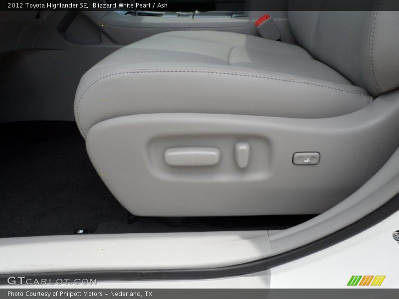 Blizzard White Pearl / Ash 2012 Toyota Highlander SE