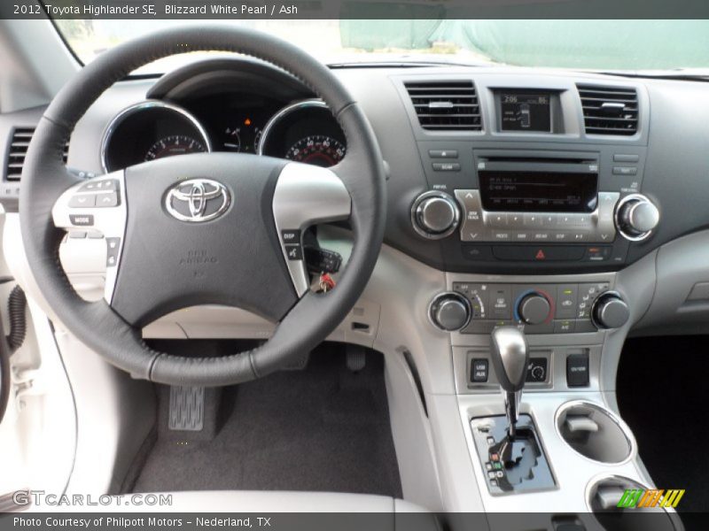 Blizzard White Pearl / Ash 2012 Toyota Highlander SE