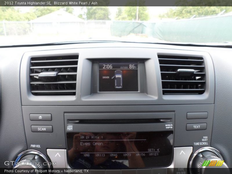 Blizzard White Pearl / Ash 2012 Toyota Highlander SE
