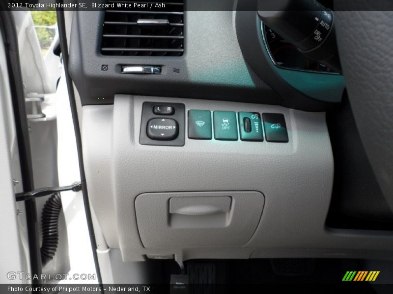 Blizzard White Pearl / Ash 2012 Toyota Highlander SE