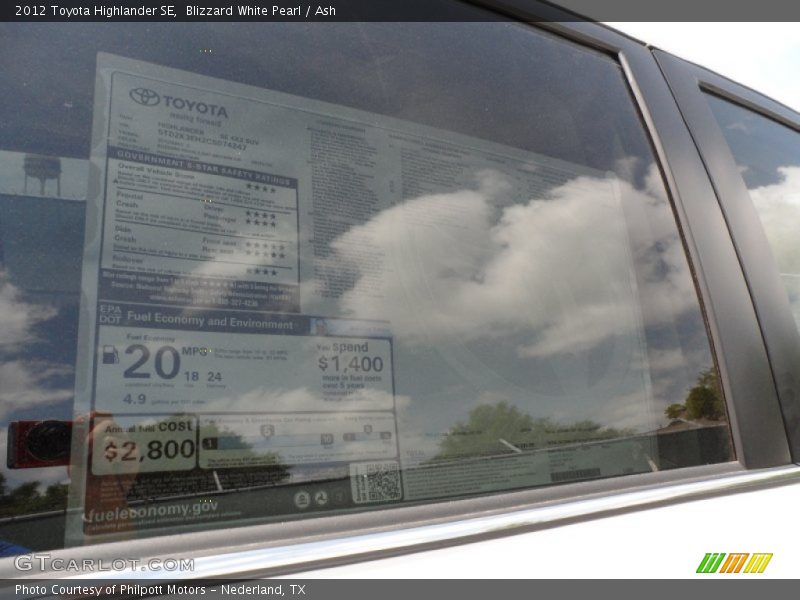 Blizzard White Pearl / Ash 2012 Toyota Highlander SE