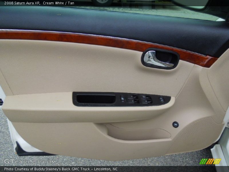 Cream White / Tan 2008 Saturn Aura XR