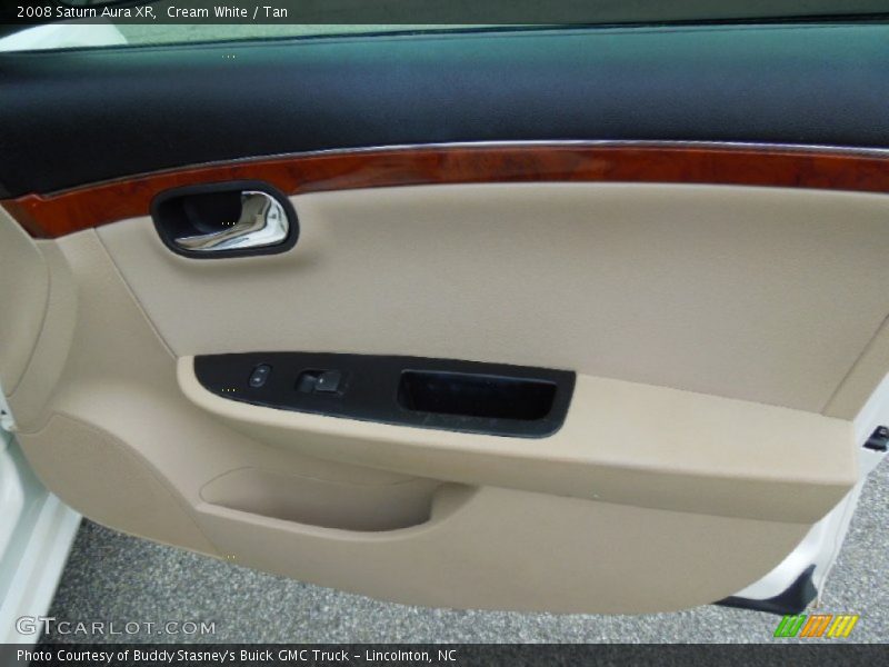 Cream White / Tan 2008 Saturn Aura XR
