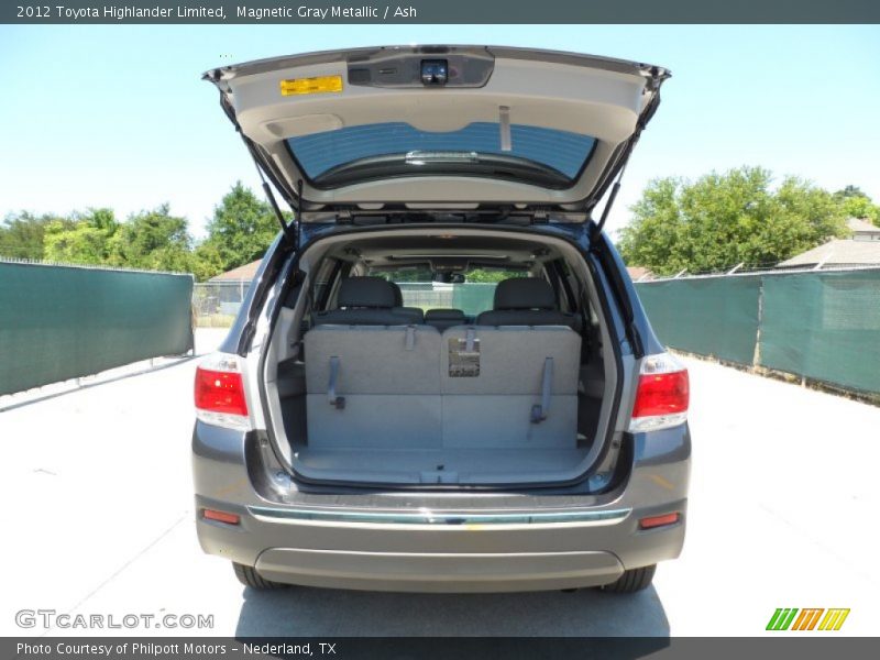 Magnetic Gray Metallic / Ash 2012 Toyota Highlander Limited