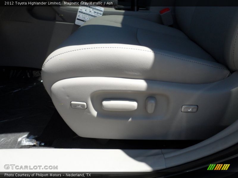 Magnetic Gray Metallic / Ash 2012 Toyota Highlander Limited