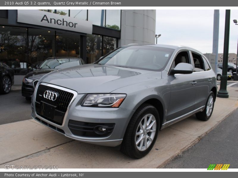 Quartz Grey Metallic / Cinnamon Brown 2010 Audi Q5 3.2 quattro
