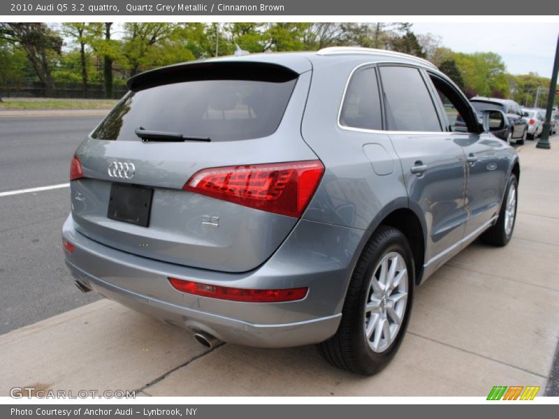 Quartz Grey Metallic / Cinnamon Brown 2010 Audi Q5 3.2 quattro