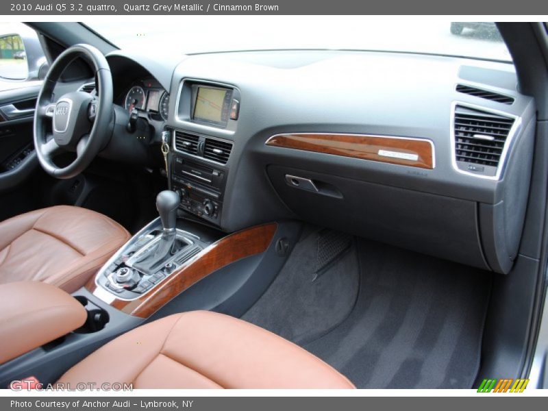 Quartz Grey Metallic / Cinnamon Brown 2010 Audi Q5 3.2 quattro