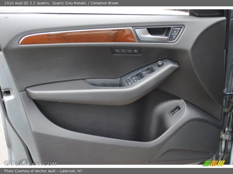 Quartz Grey Metallic / Cinnamon Brown 2010 Audi Q5 3.2 quattro