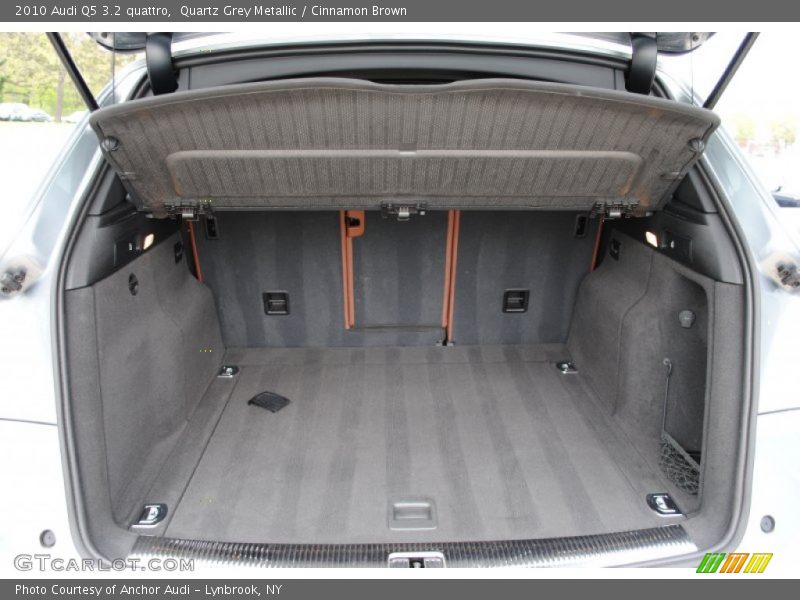 Quartz Grey Metallic / Cinnamon Brown 2010 Audi Q5 3.2 quattro
