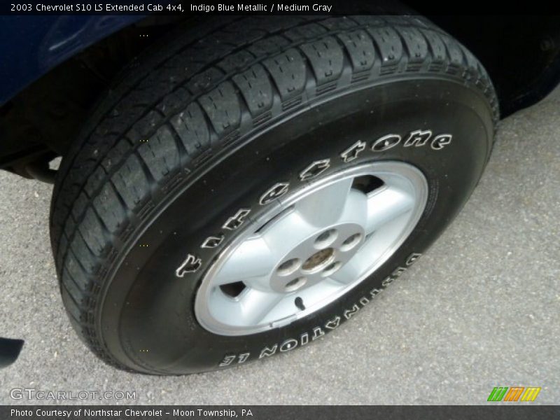 Indigo Blue Metallic / Medium Gray 2003 Chevrolet S10 LS Extended Cab 4x4