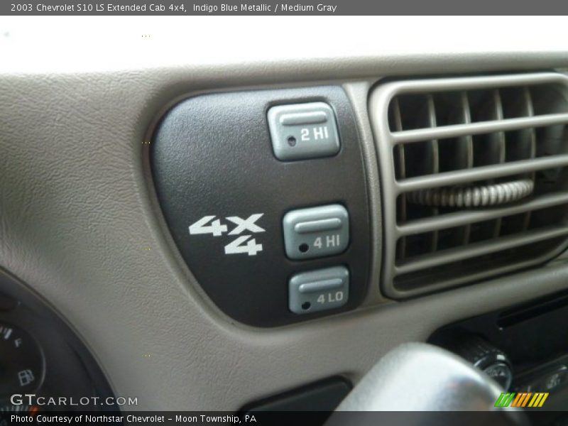 Indigo Blue Metallic / Medium Gray 2003 Chevrolet S10 LS Extended Cab 4x4