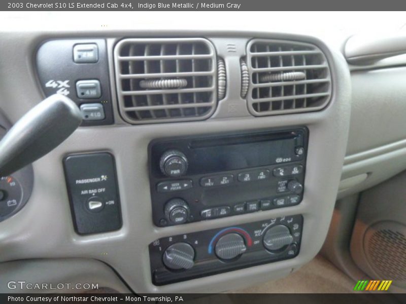 Indigo Blue Metallic / Medium Gray 2003 Chevrolet S10 LS Extended Cab 4x4