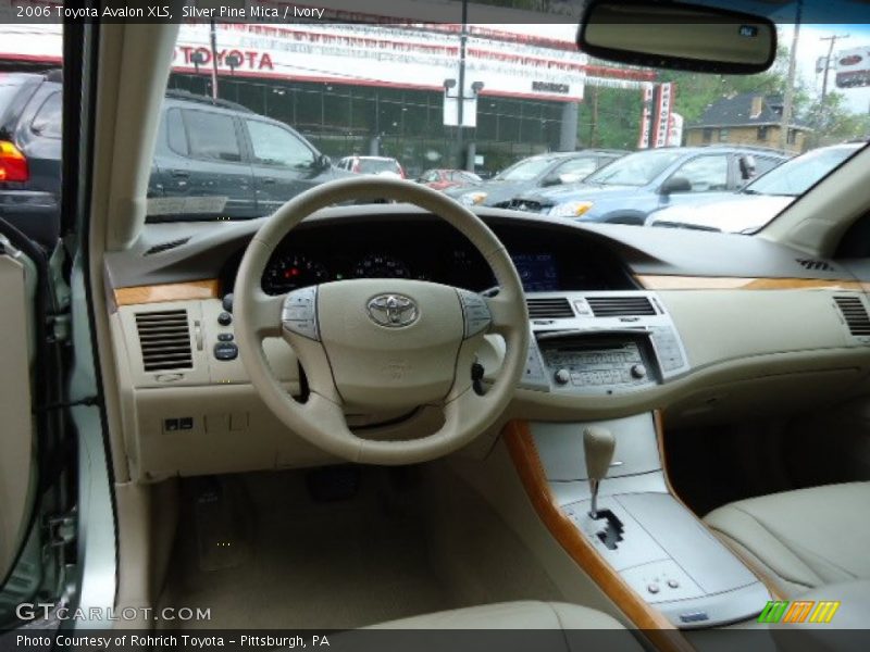 Silver Pine Mica / Ivory 2006 Toyota Avalon XLS