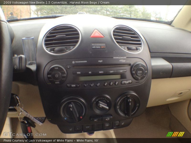 Controls of 2009 New Beetle 2.5 Convertible