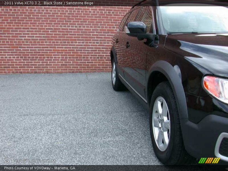 Black Stone / Sandstone Beige 2011 Volvo XC70 3.2