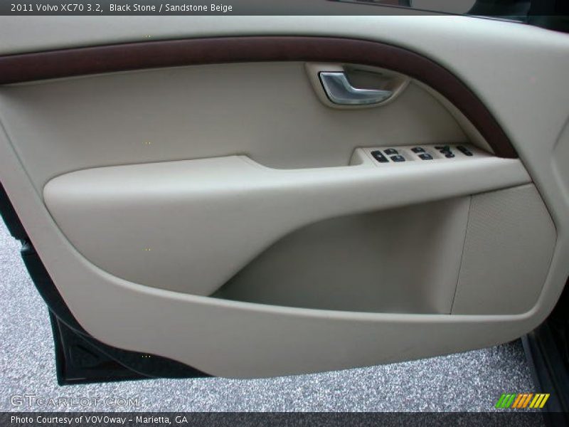 Black Stone / Sandstone Beige 2011 Volvo XC70 3.2