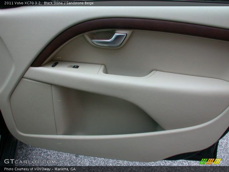 Black Stone / Sandstone Beige 2011 Volvo XC70 3.2