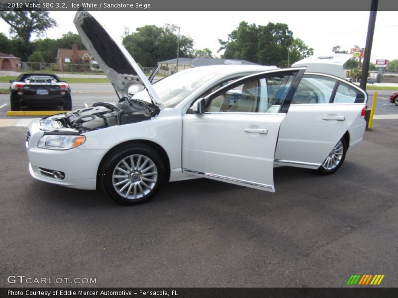 Ice White / Sandstone Beige 2012 Volvo S80 3.2
