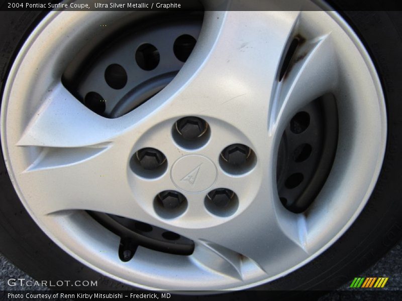 Ultra Silver Metallic / Graphite 2004 Pontiac Sunfire Coupe