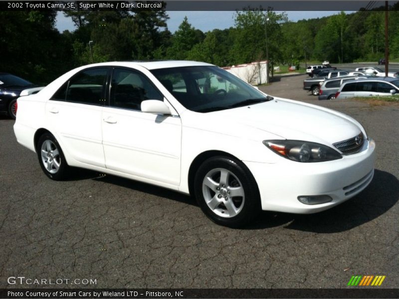 Super White / Dark Charcoal 2002 Toyota Camry SE