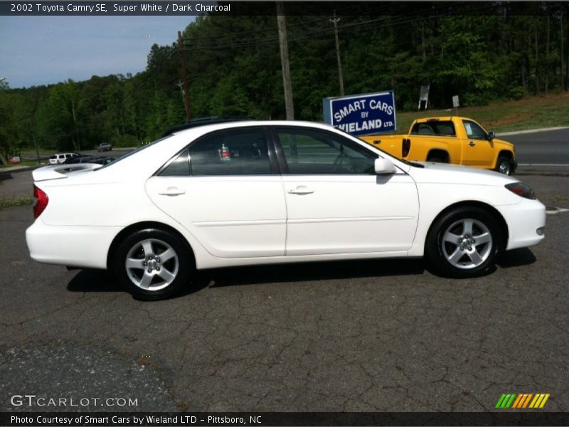 Super White / Dark Charcoal 2002 Toyota Camry SE