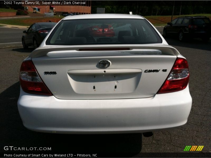 Super White / Dark Charcoal 2002 Toyota Camry SE