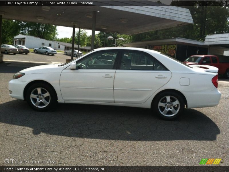 Super White / Dark Charcoal 2002 Toyota Camry SE