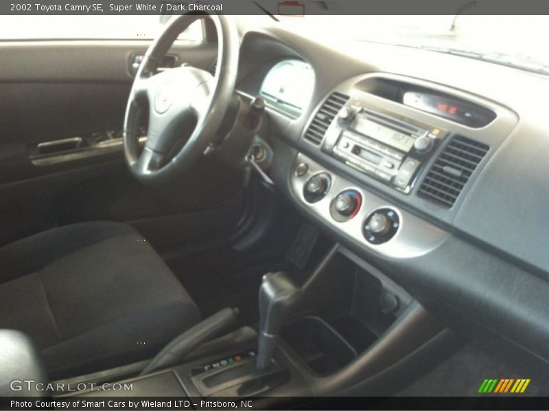 Super White / Dark Charcoal 2002 Toyota Camry SE